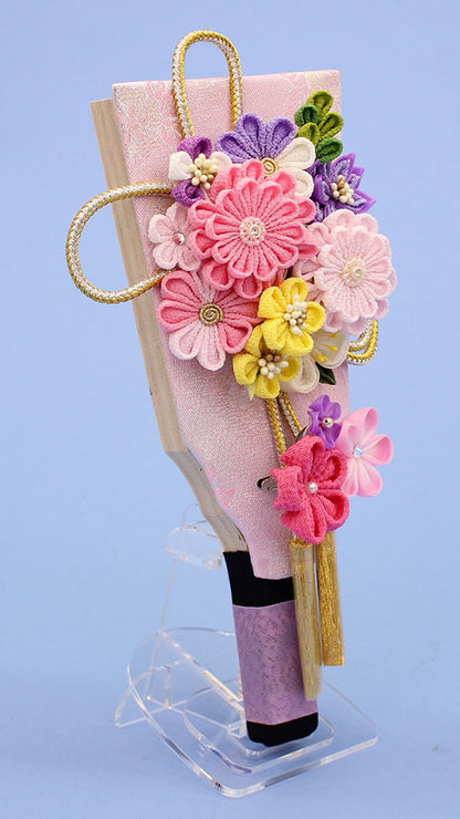羽子板 縮緬モダンフラワー アクリルスタンド付き　左から