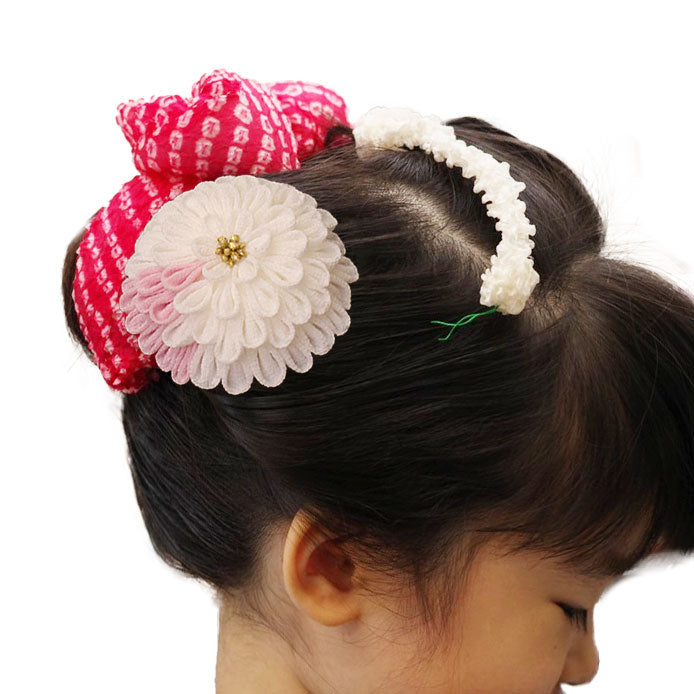 tsumami kanzashi attaching image