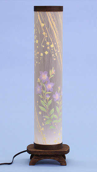 おしゃれでスリムな盆提灯 インテリア燈明 香奈の舞 焼桐立台(桔梗)高さ50cm