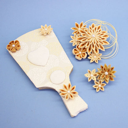 髪飾り羽子板 剣つまみ茶白出し飾り　金ぼかし台付き　外す