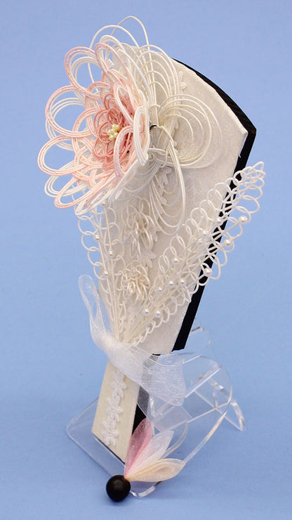 ６号水引羽子板飾り 白ピンク　アクリルスタンド付き　横から