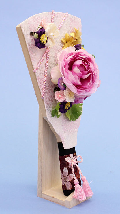 髪飾り羽子板 洋花(ピンク)白桐スタンド付き　右から