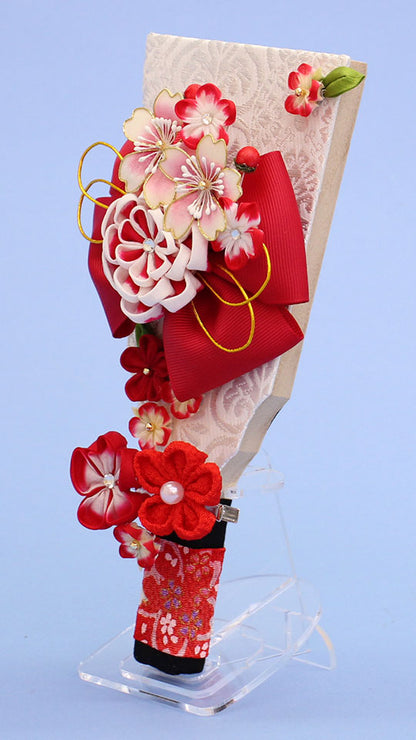 髪飾り羽子板 リボン赤 アクリルスタンド付き　横から