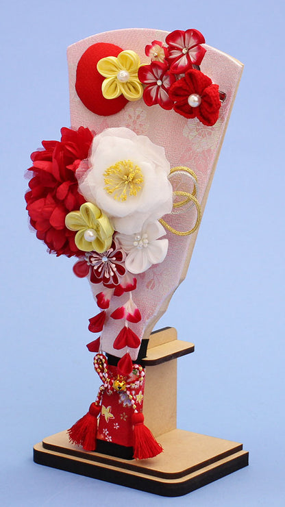髪飾り羽子板れい赤 MDFスタンド付き　横から