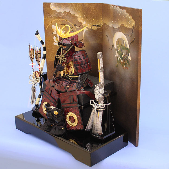 五月人形鎧飾り 幅 68cm 高さ 69cm 雄山作 7号虎千代鎧 風神雷神平飾り