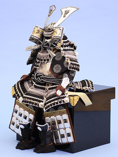 Armure simple de poupée Satsuki Hauteur 43 cm Fabriquée par Koushin N° 3 Armure de dragon argenté