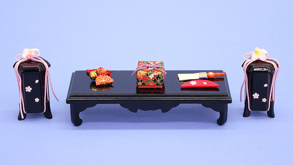 雛道具前飾り おめかししましょ