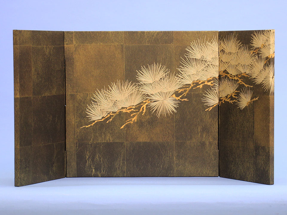 屏風  五月人形 用 13号三曲包込屏風 黒貝箔金松