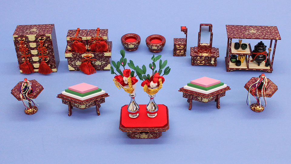 雛道具三段飾り用6点セット 30号琥珀塗本金三つ葉唐草家具(木製)