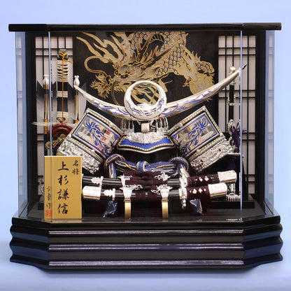 五月人形 兜ケース飾り 高さ38㎝ シルバー上杉謙信兜 青ぼかし六角