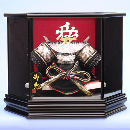 五月人形 兜ケース飾り 高さ32㎝ 直江兼続 六角カブセ