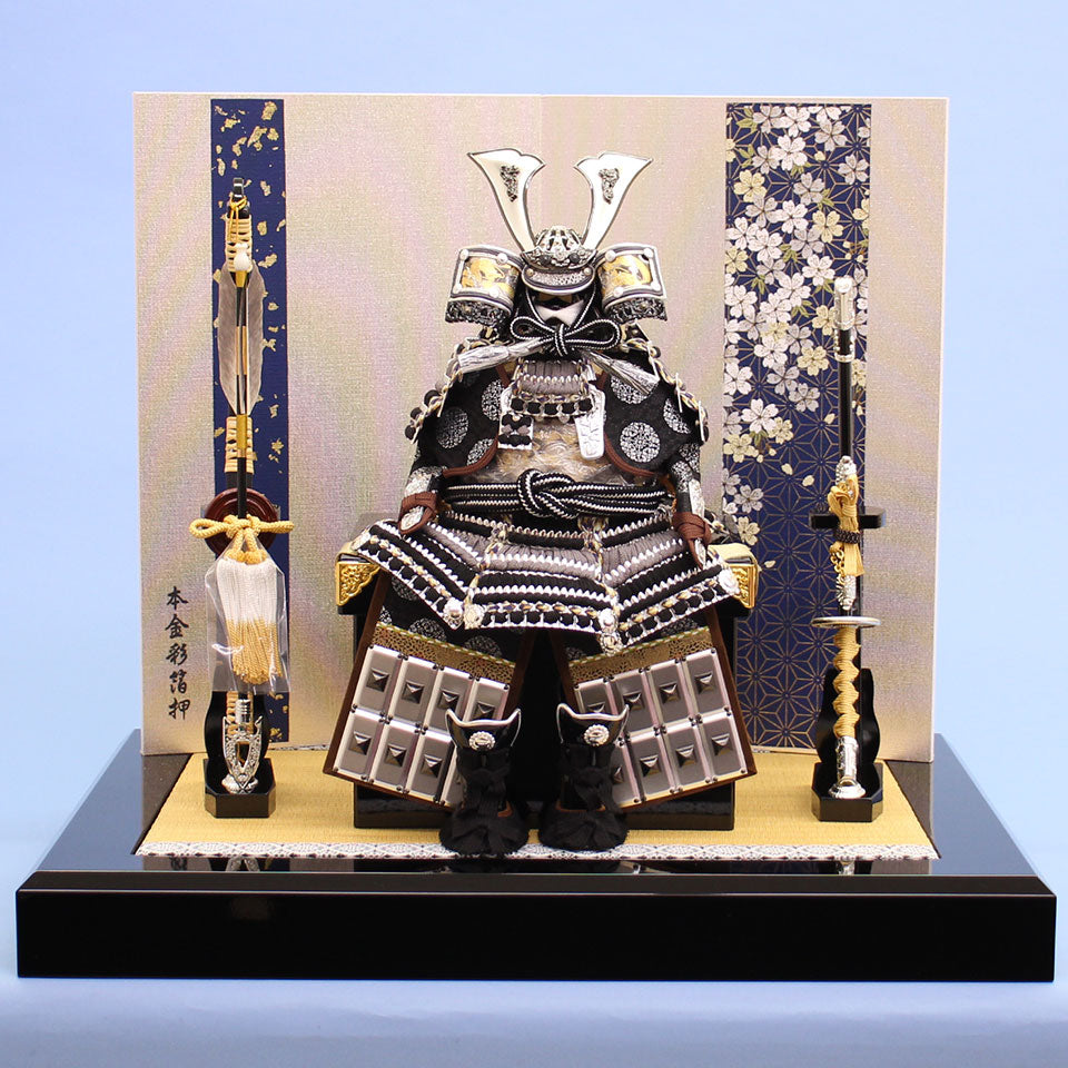 五月人形鎧飾り 幅 60cm 高さ 51cm 煌き銀龍鎧　帯桜平飾りセット