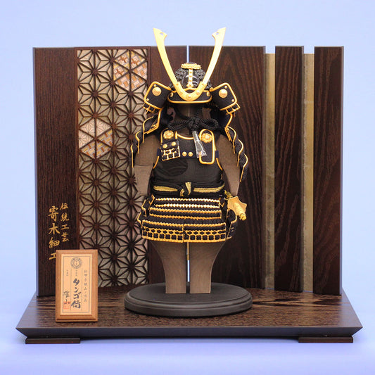 五月人形鎧飾り 幅 38cm 高さ 32cm タンゴ侍 墨虎寄木飾り