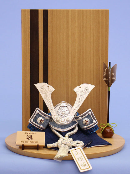 幅 27cm３号紫紺兜　丸台二引き飾りセット