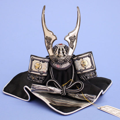 皇宸作３号銀昇龍兜　櫃なし