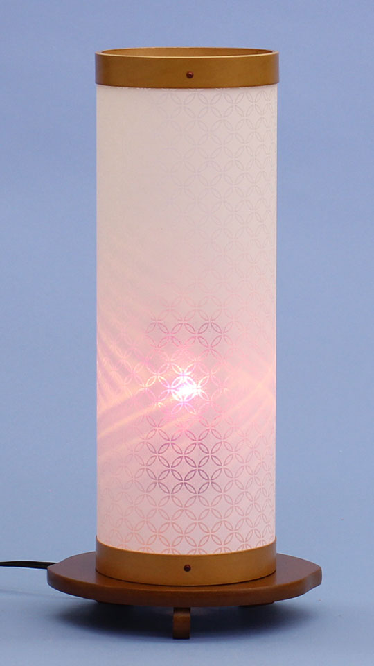 おしゃれな盆提灯 インテリア燈明 小紋 彩の舞チーク(七宝)高さ42cm　明所点灯