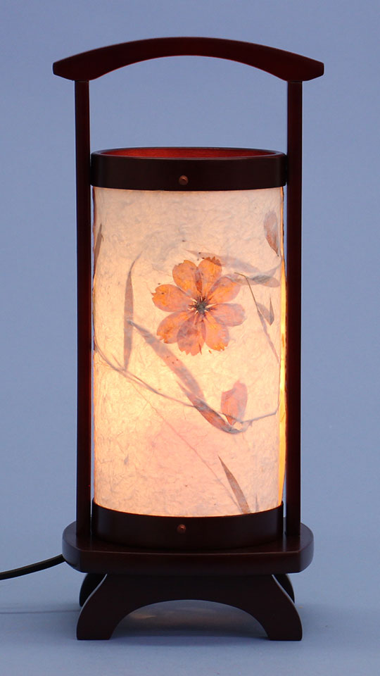 盆提灯インテリア燈明 和み 花の舞ワイン(押し花)高さ33cm　明所点灯