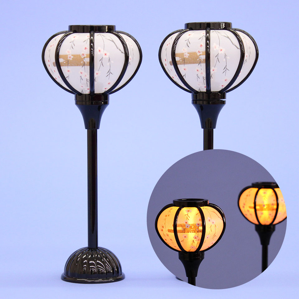 Lanterne poupée Hina (résine) 21 cm Petite fleur de cerisier LED sans fil Peinture noire