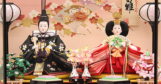 雛人形ケース飾り 二人 幅57㎝ 小三五親王 s2436金彩梅扇六角　人形正面