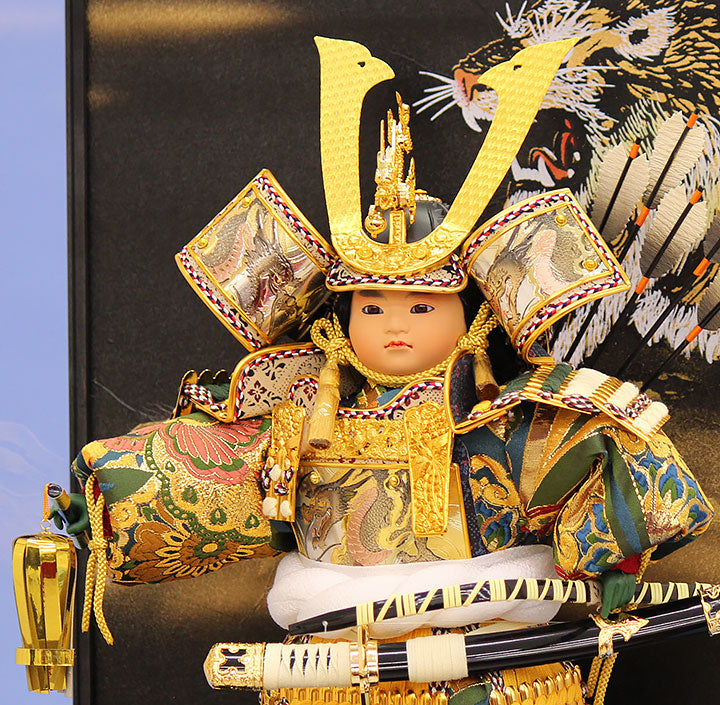 五月人偶玻璃箱，高度57cm，站立武士人偶