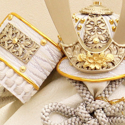 五月人形 兜飾り 幅 40㎝  8号白鉢桜金物兜　金彩梅帯箔飾りセット